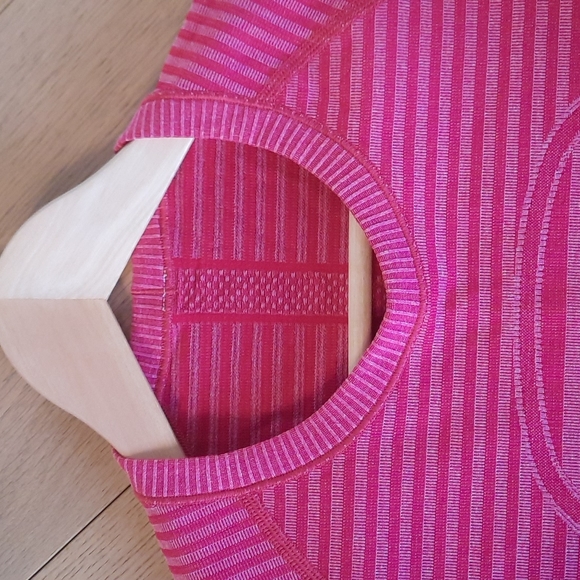 LULULEMON Sz 4 Striped Workout Tee VGUC - Picture 3 of 5